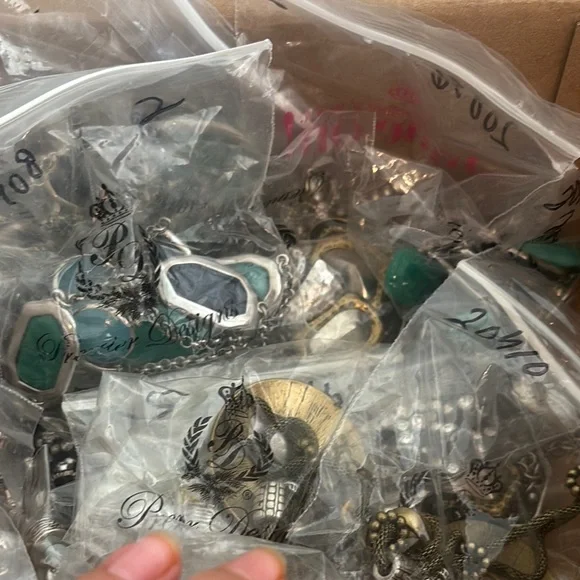 Big lot of repurposing costume jewelry - Picture 7 of 7